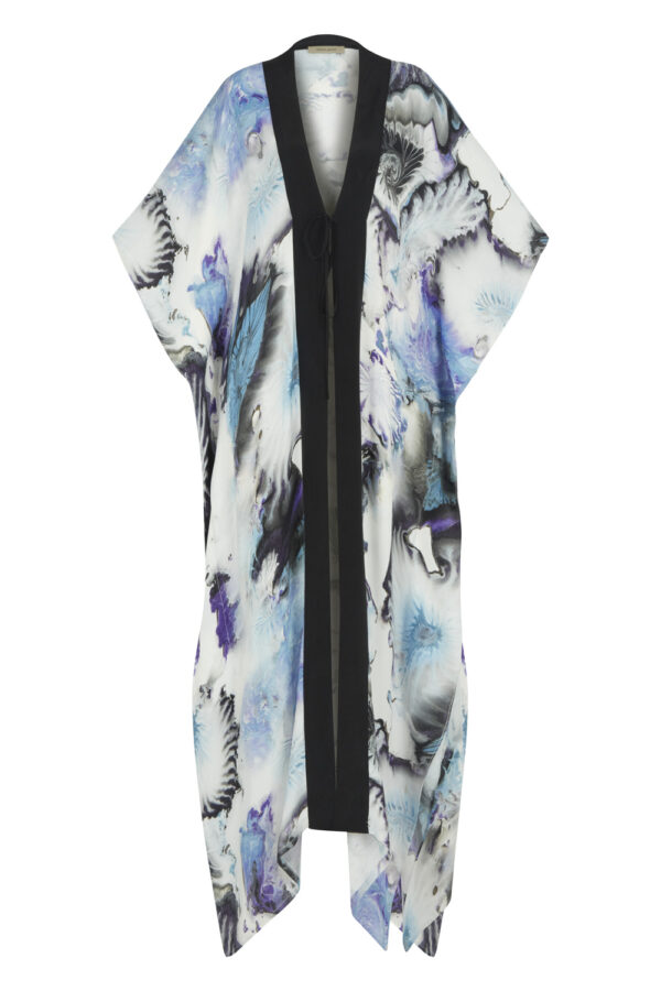 bg0025_blue_dream_kimono_on
